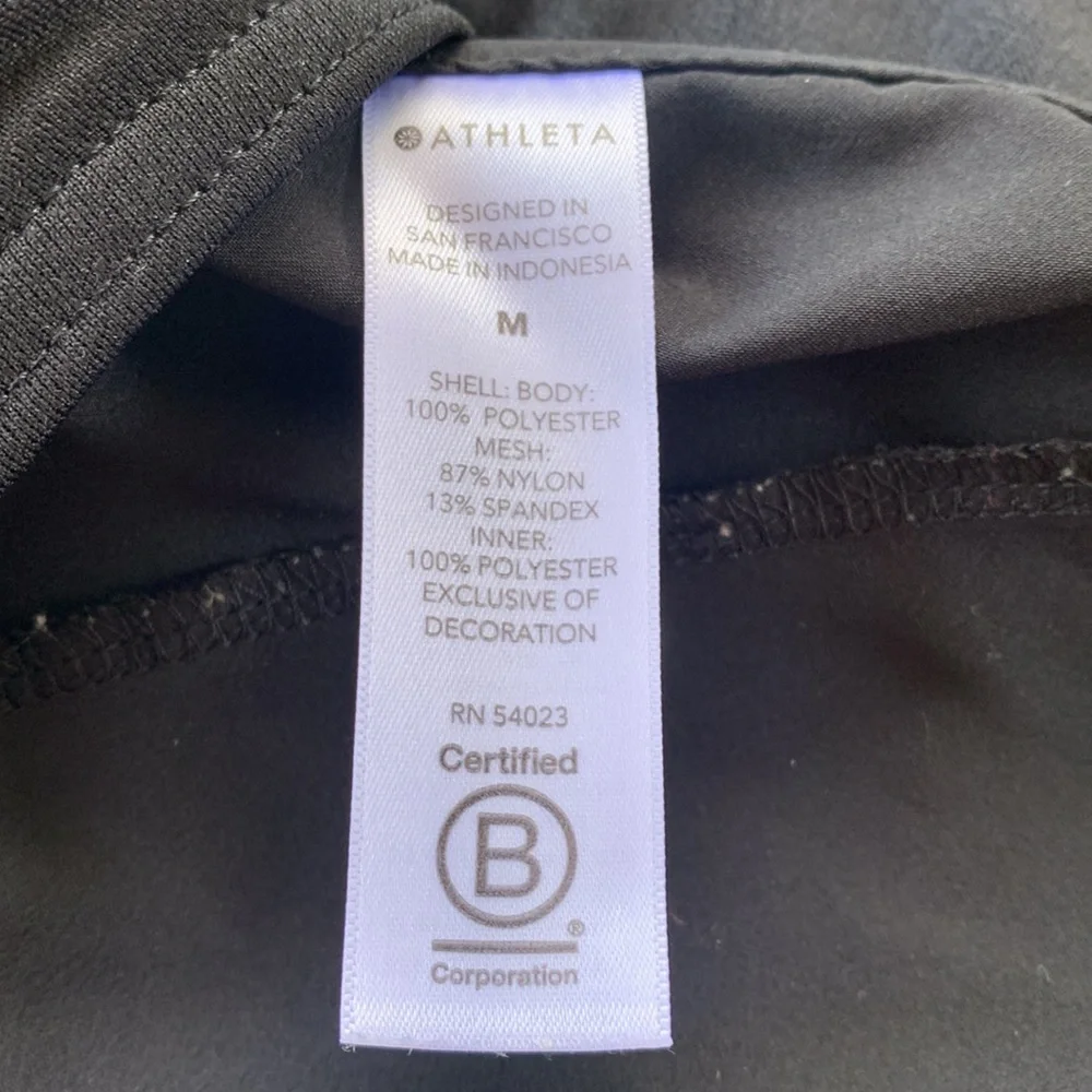 Athleta Mesh Racer Run Short 4” sz M